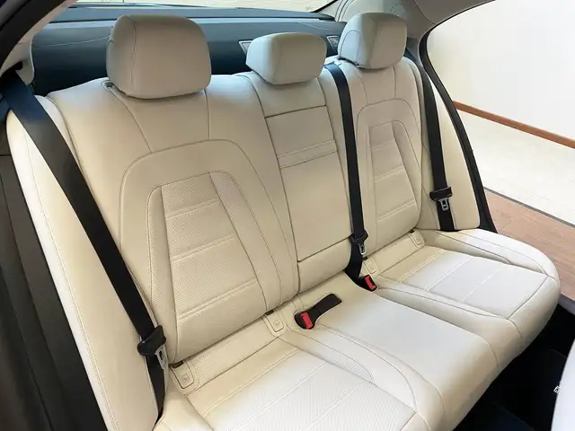 Mercedes-Benz E-Class view 16