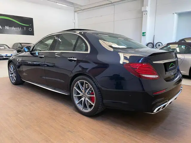 Mercedes-Benz E-Class view 3