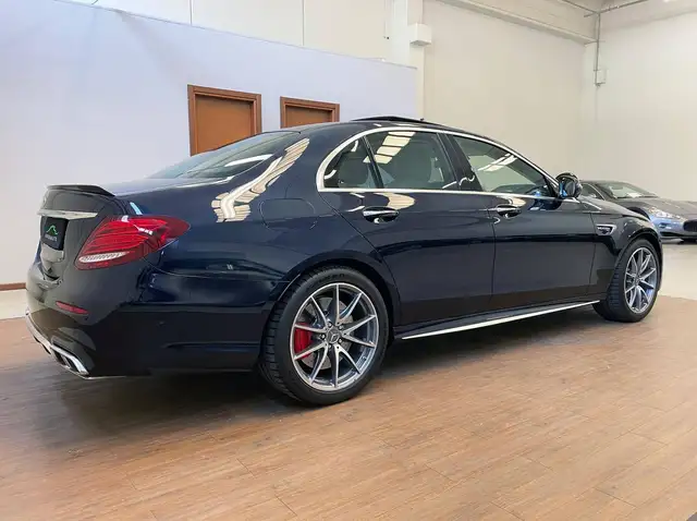 Mercedes-Benz E-Class view 5