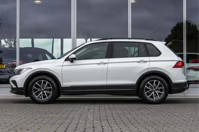Volkswagen Tiguan view 5