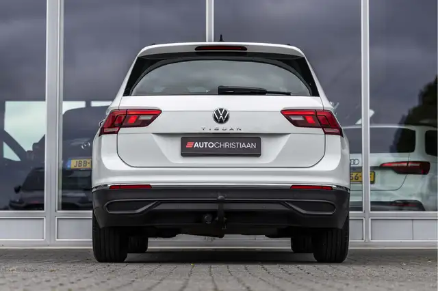 Volkswagen Tiguan view 4