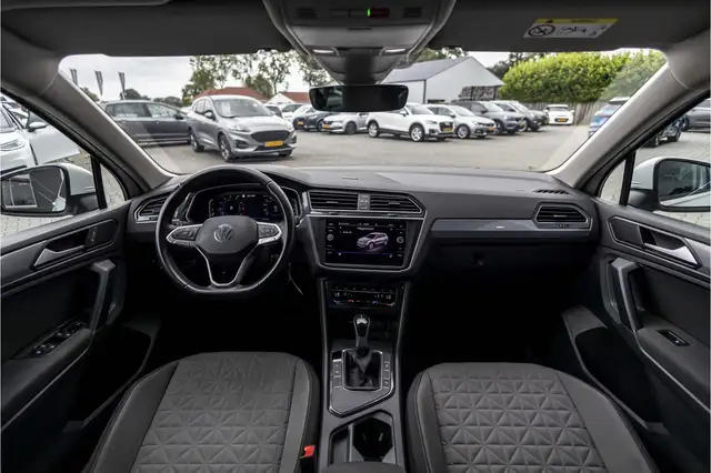Volkswagen Tiguan view 6