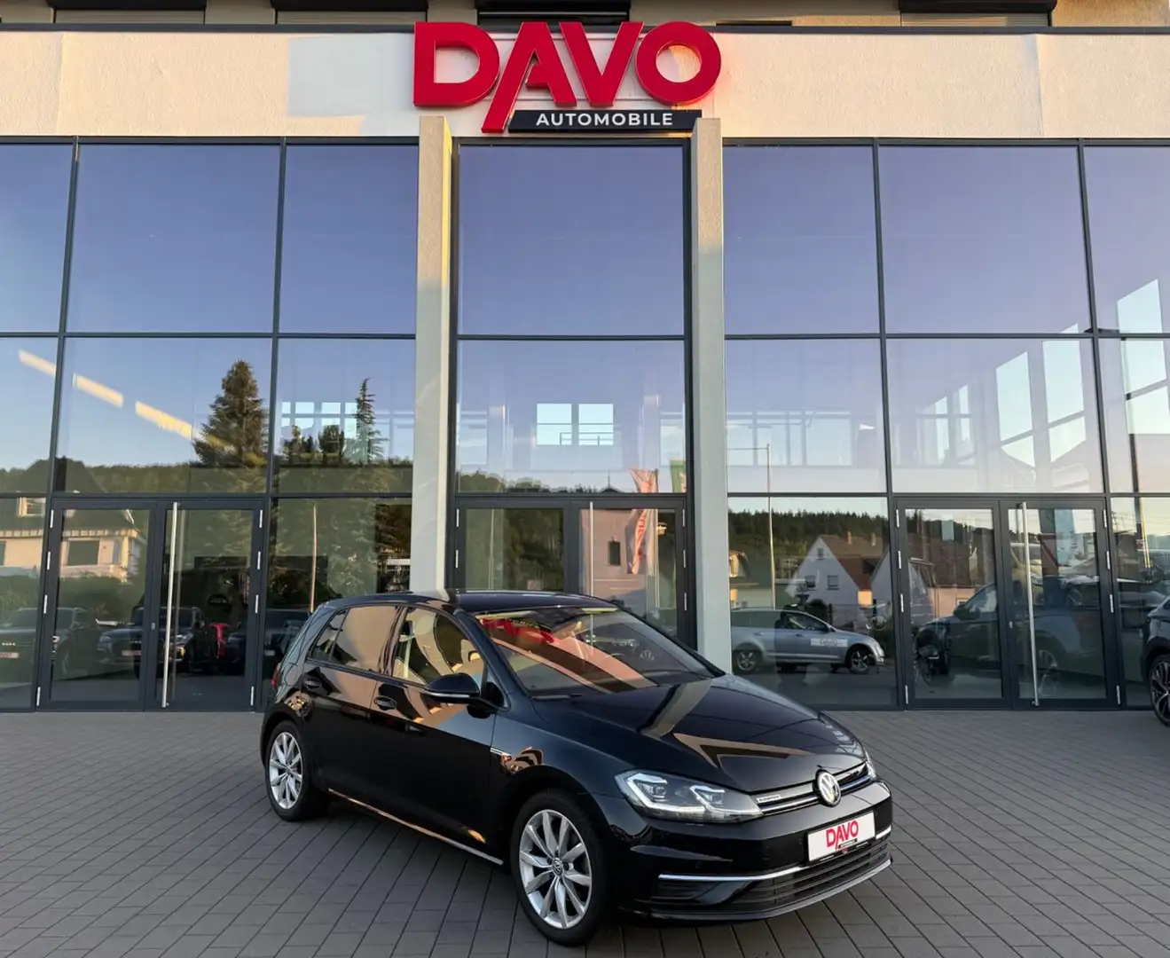 Volkswagen Golf VII Lim. 1.5 TSI Comfortline DSG/ACC/R-Kam Nero - 1