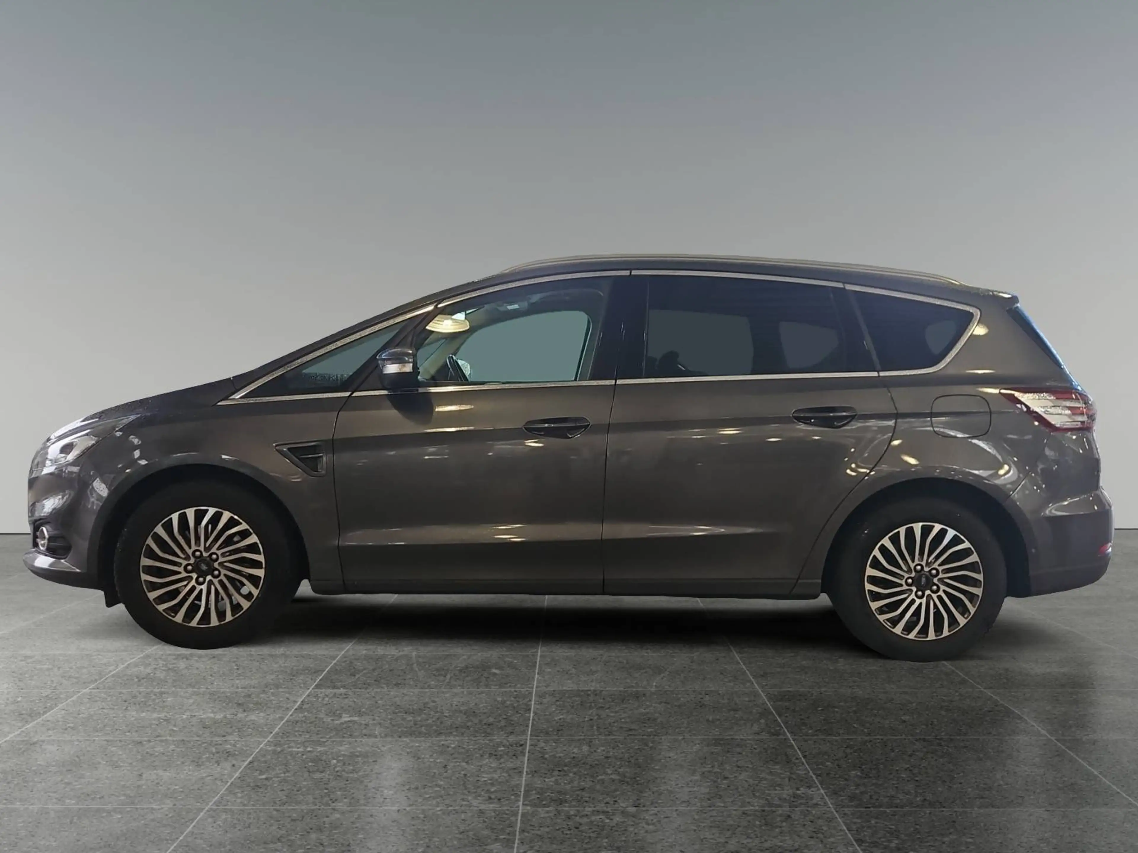 Ford S-Max Titanium, 7-Sitzer, Ganzjahresreifen, AHK Abnehmbar, ACC, RFK. — photo 2