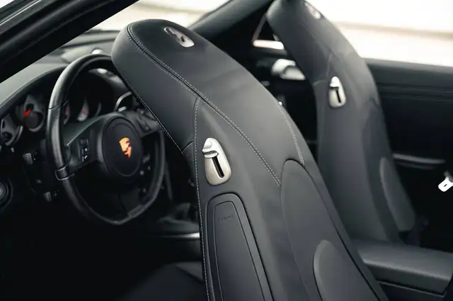 Porsche 911 view 6