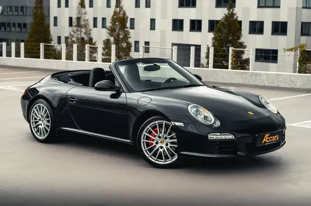 Porsche 911 view 2