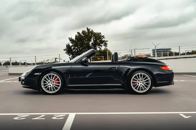 Porsche 911 view 14