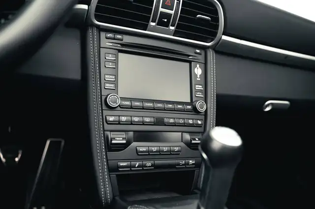 Porsche 911 view 11
