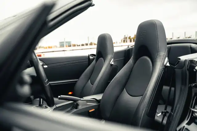 Porsche 911 view 7