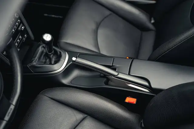 Porsche 911 view 8