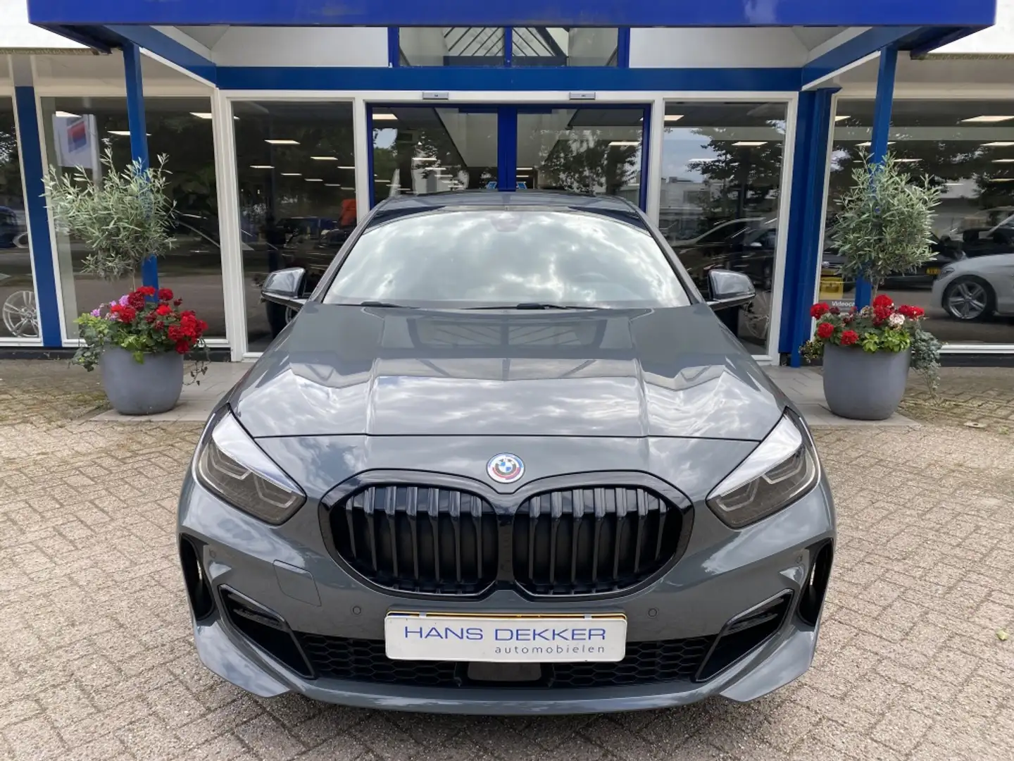 BMW 118 1-serie 118i Exe H/K, Pano, Stoelver, M-sport Grijs - 2