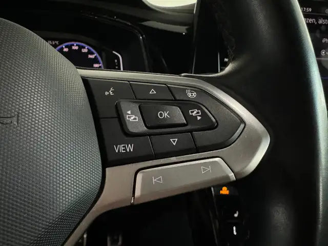Volkswagen T-Roc view 15