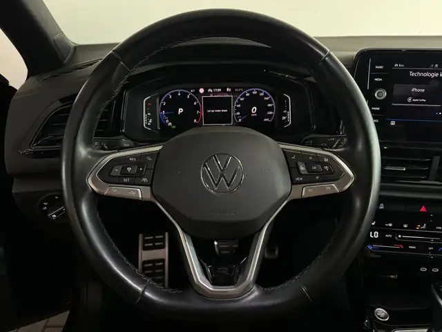 Volkswagen T-Roc view 14