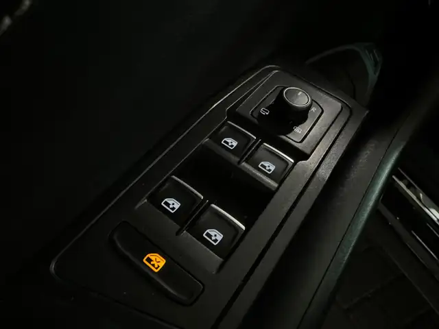 Volkswagen T-Roc view 12