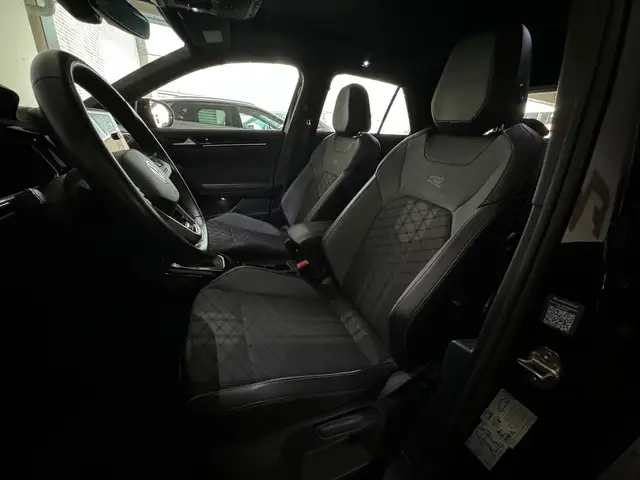 Volkswagen T-Roc view 10