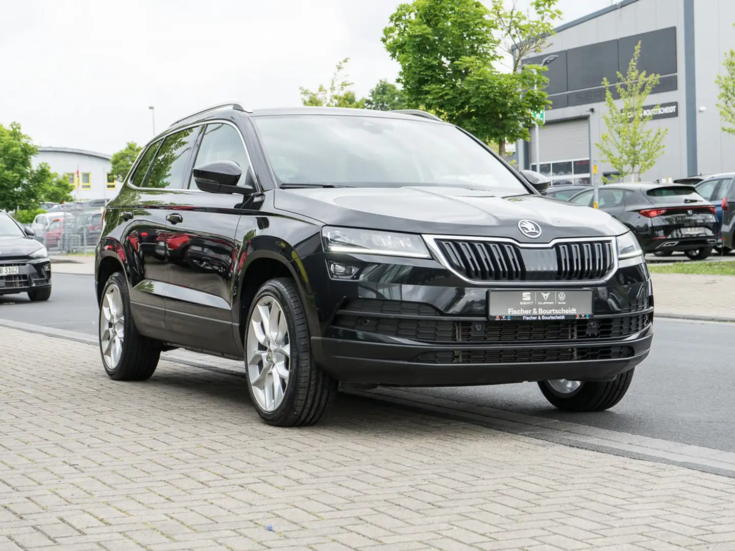 Skoda Karoq 2.0 TDI Style 4x4 NAVI AHK KAM ACC SHZ Schwarz - 2