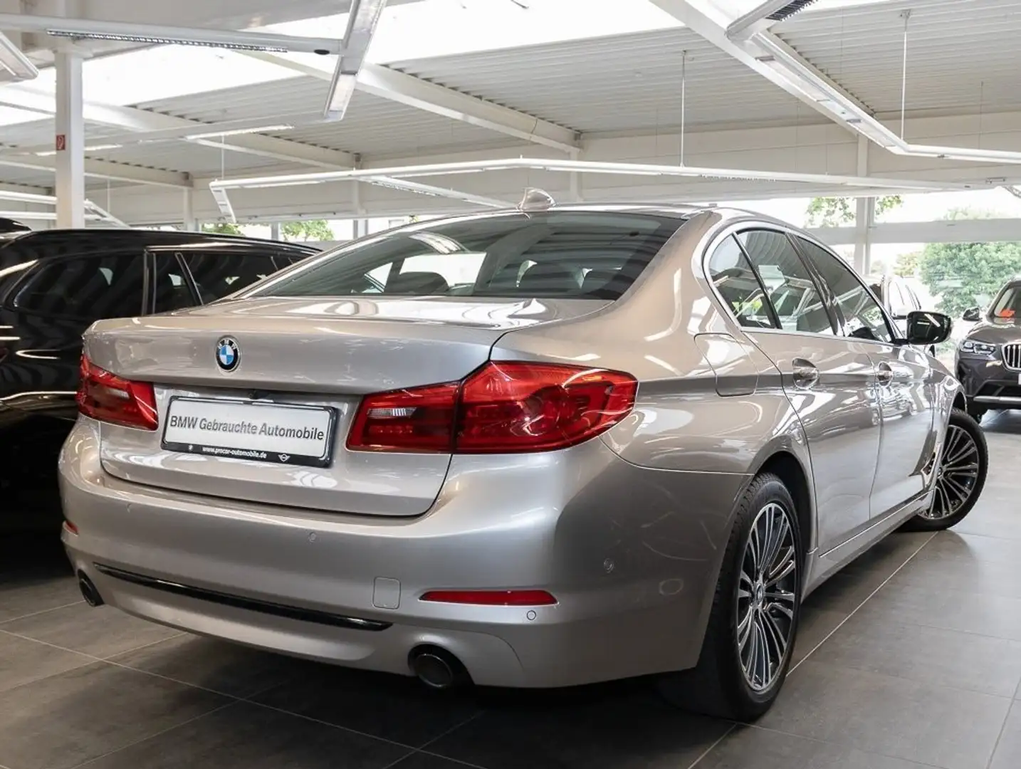 BMW 520 d  Sport Line Head-Up Aktivlenkung LED WLAN Zilver - 2
