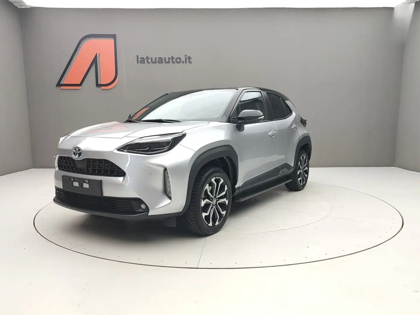 Toyota Yaris Cross 1.5 116CV HYBRID TREND E-CUT Серый - 1