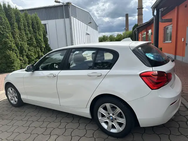 BMW 1 Series view 6