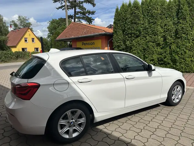 BMW 1 Series view 4