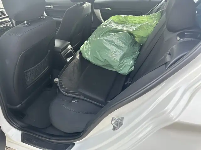 BMW 1 Series view 14