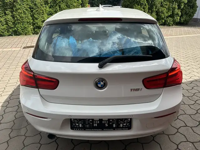 BMW 1 Series view 5