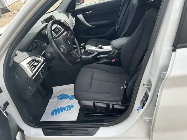 BMW 1 Series view 12