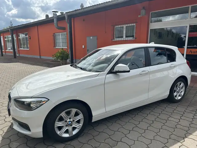 BMW 1 Series view 3