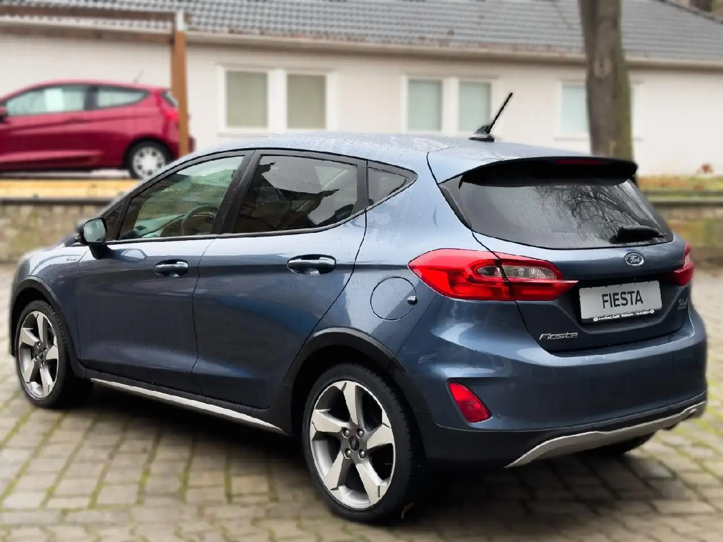 Ford Fiesta Active Blau - 2