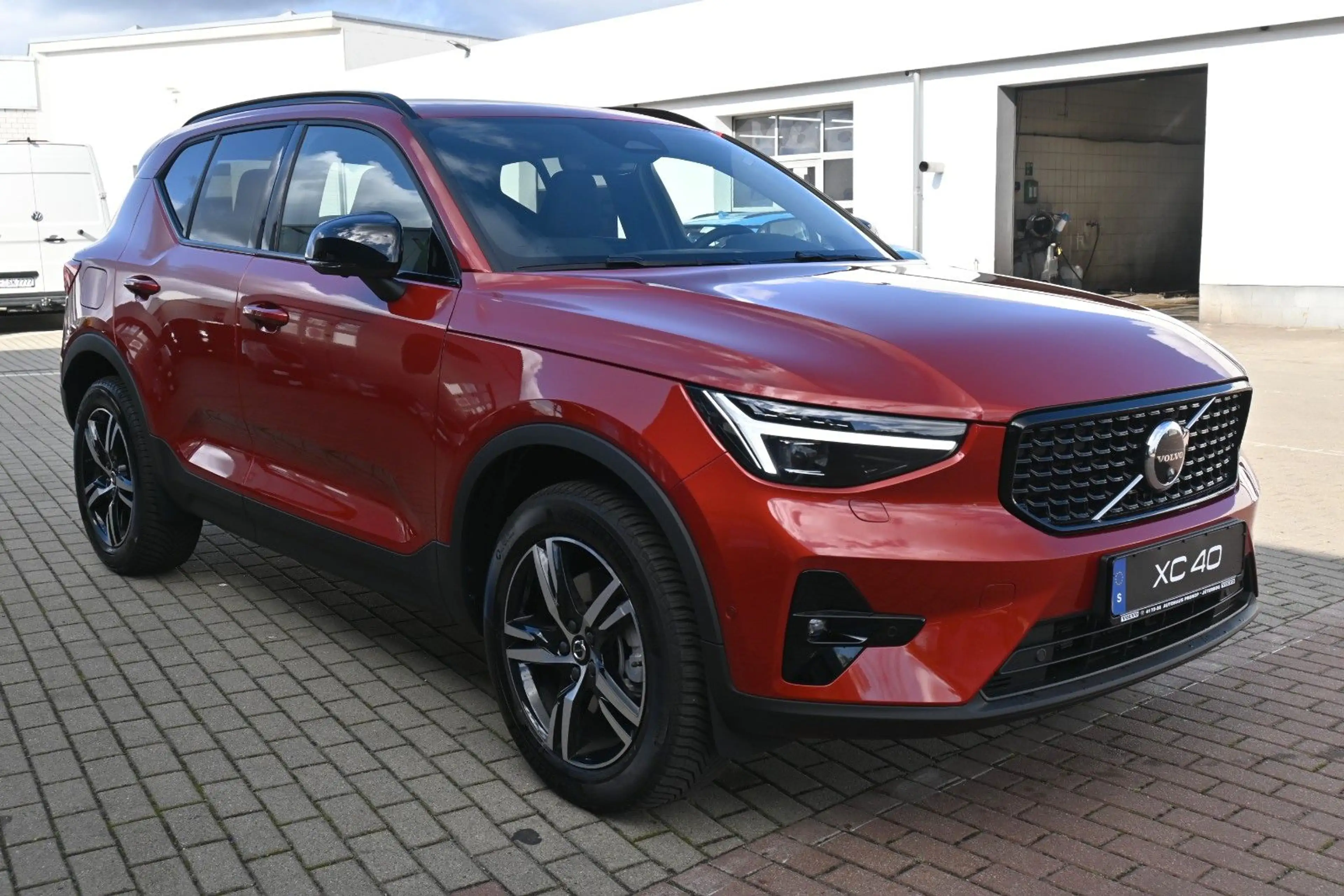 Volvo XC40 B3 DKG Plus Dark*Pixel*FSHZG*360°*ACC*AHK — photo 7