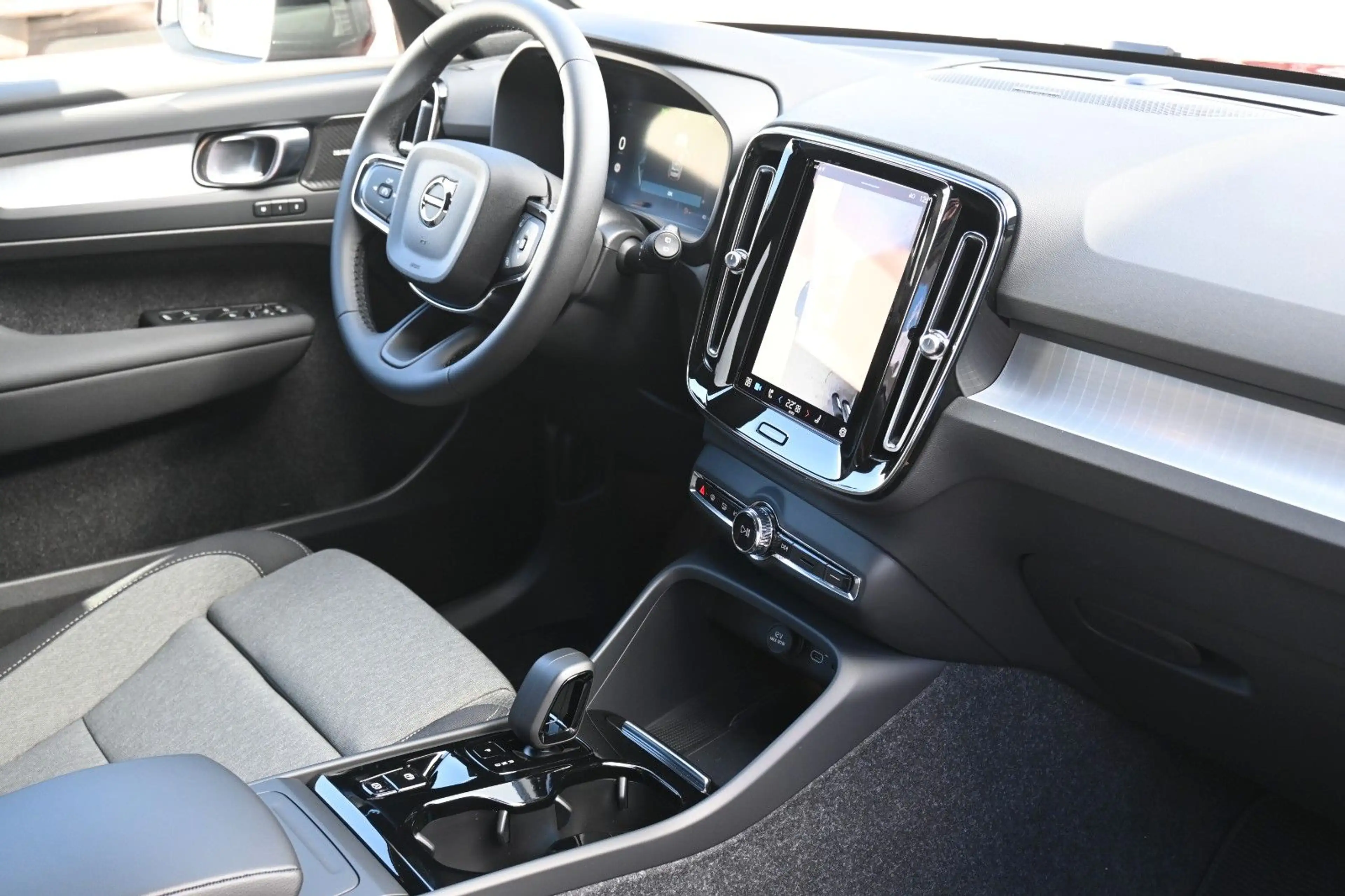 Volvo XC40 B3 DKG Plus Dark*Pixel*FSHZG*360°*ACC*AHK — photo 13
