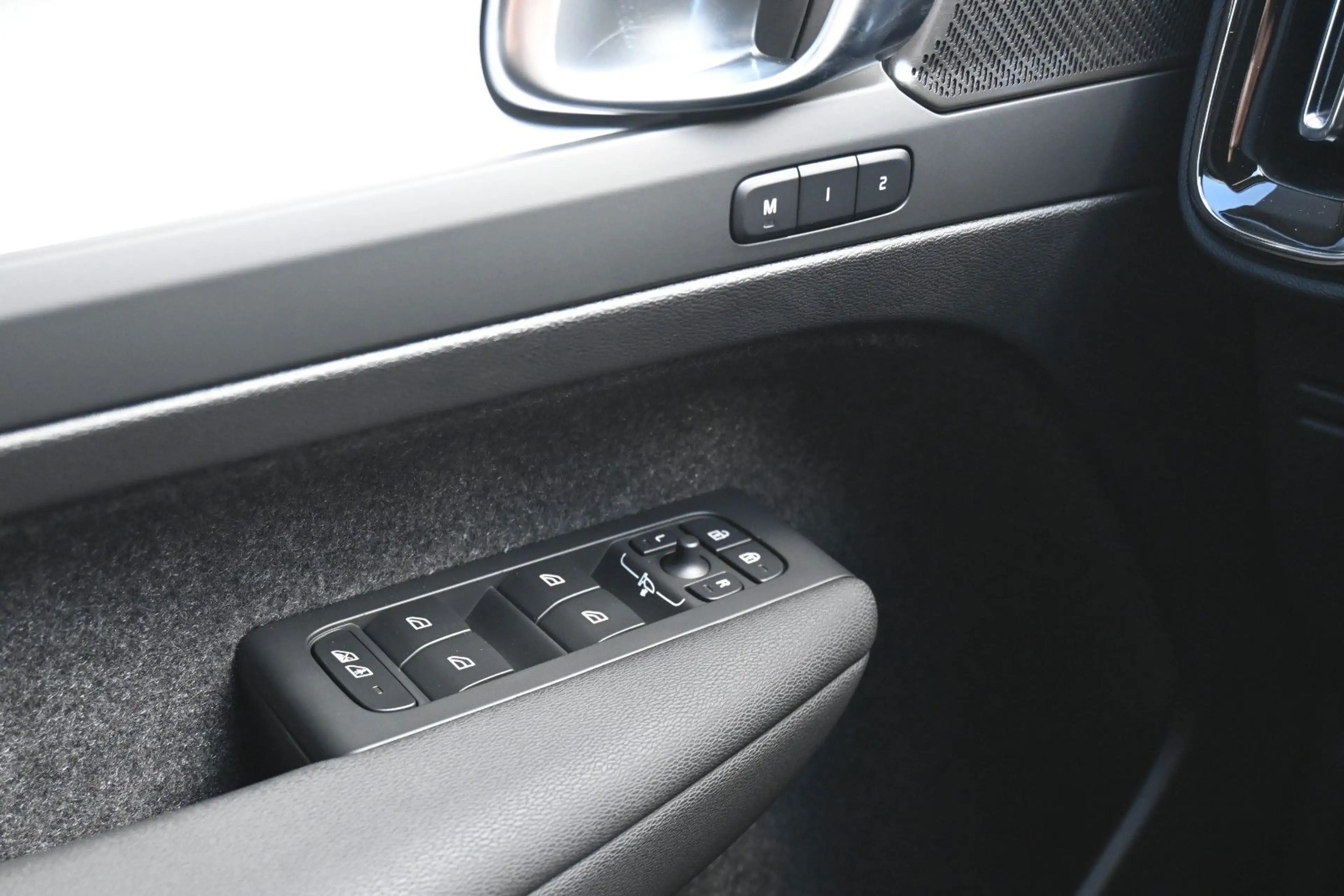 Volvo XC40 B3 DKG Plus Dark*Pixel*FSHZG*360°*ACC*AHK — photo 26