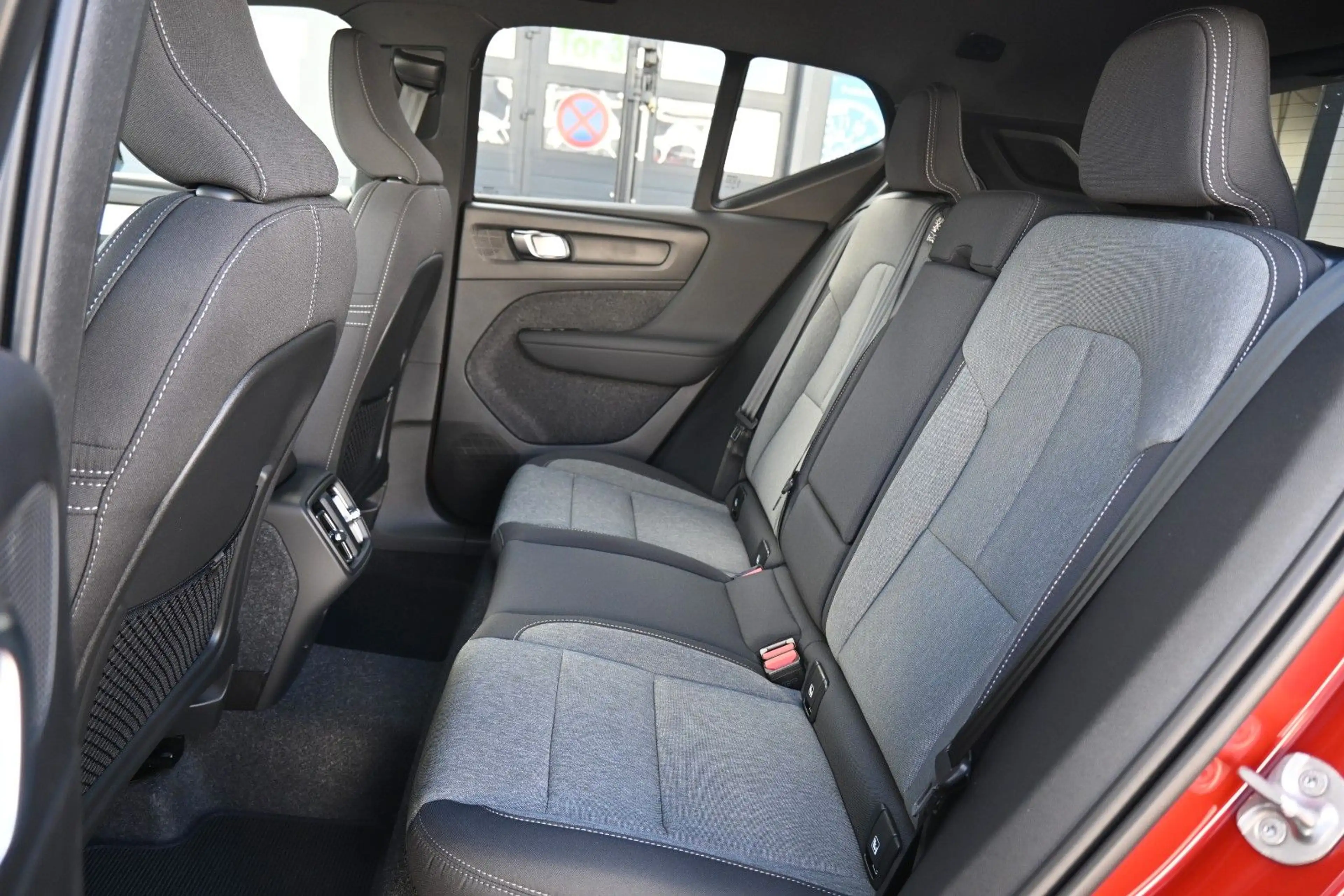 Volvo XC40 B3 DKG Plus Dark*Pixel*FSHZG*360°*ACC*AHK — photo 15