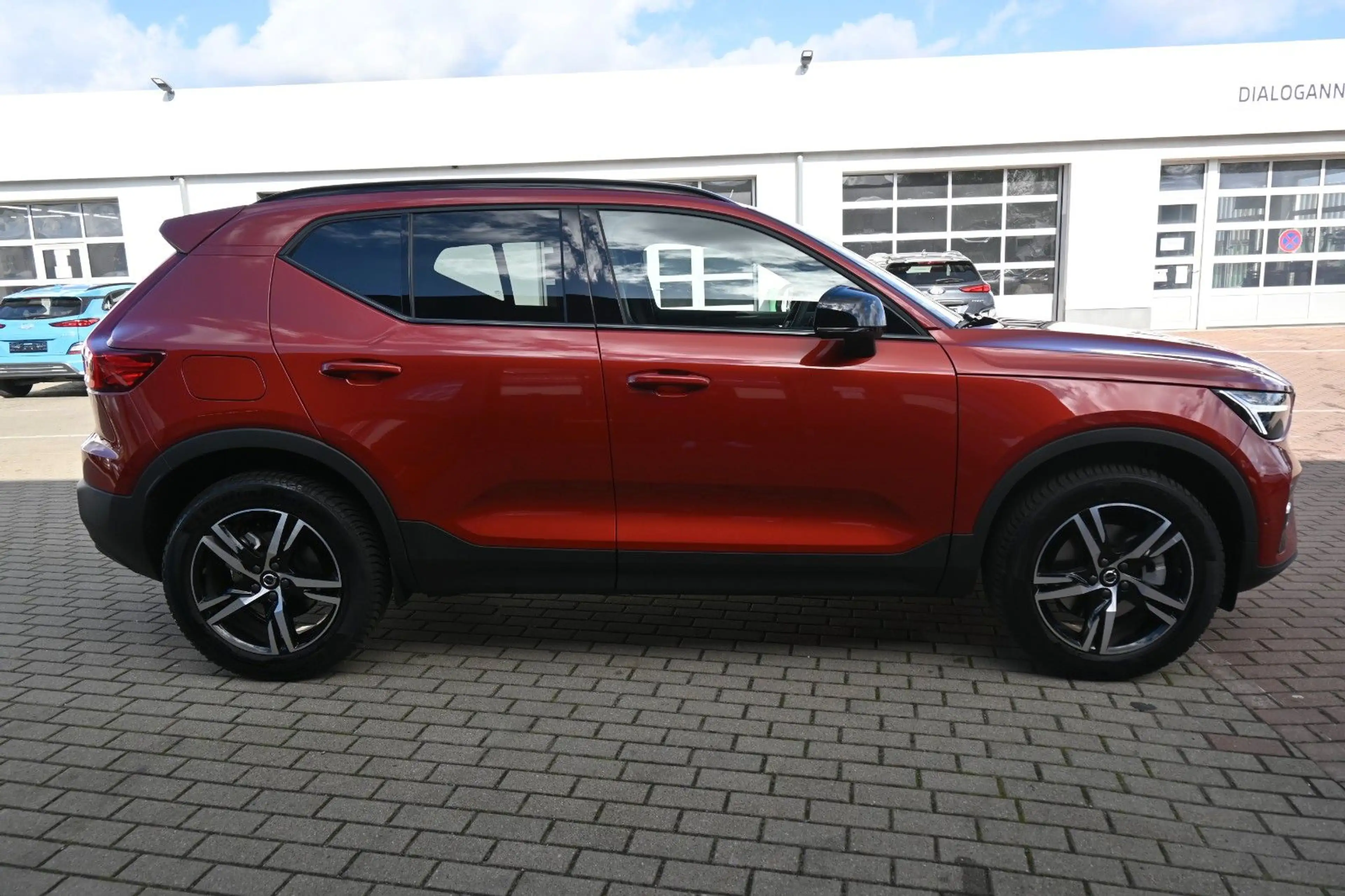 Volvo XC40 B3 DKG Plus Dark*Pixel*FSHZG*360°*ACC*AHK — photo 6