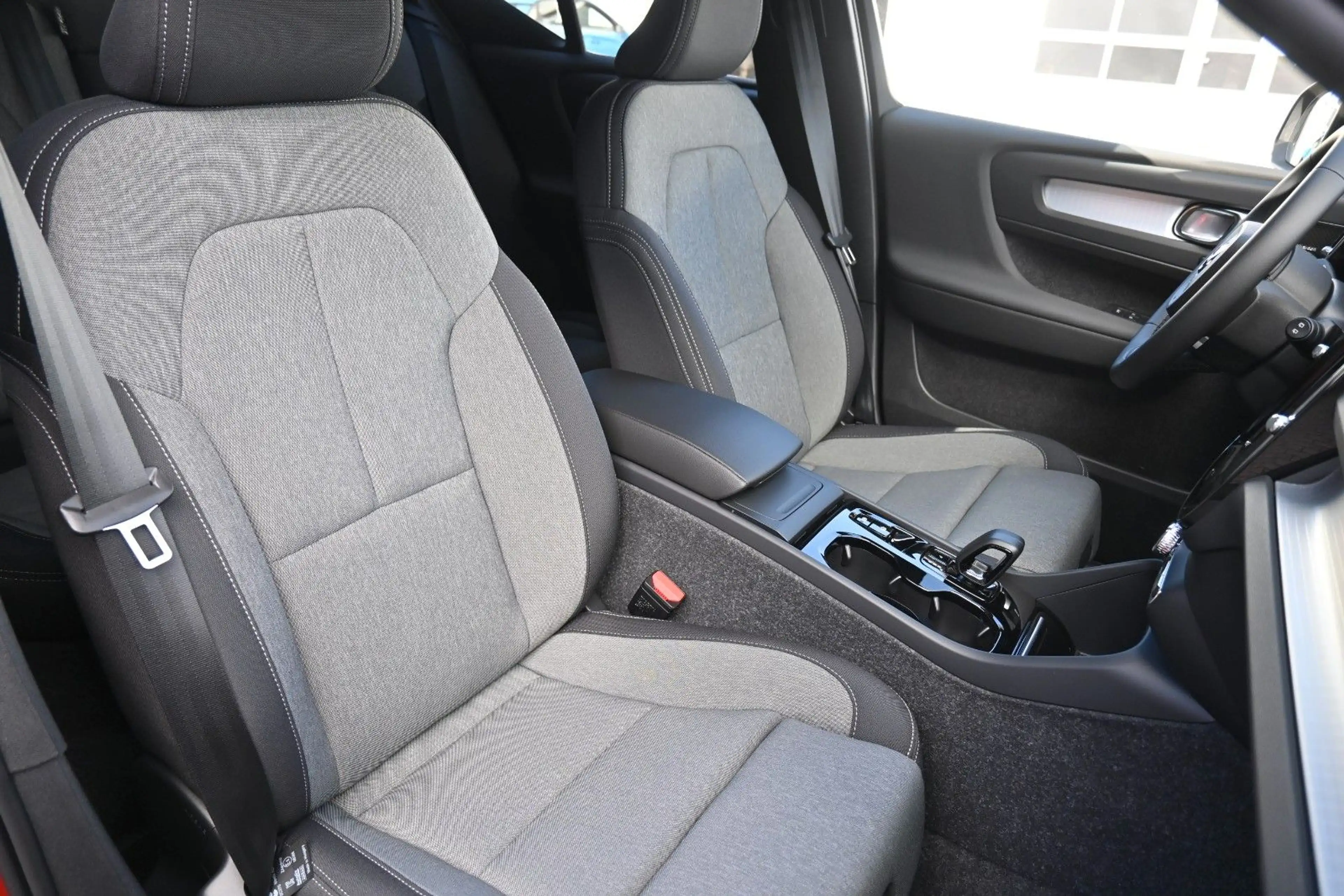 Volvo XC40 B3 DKG Plus Dark*Pixel*FSHZG*360°*ACC*AHK — photo 14