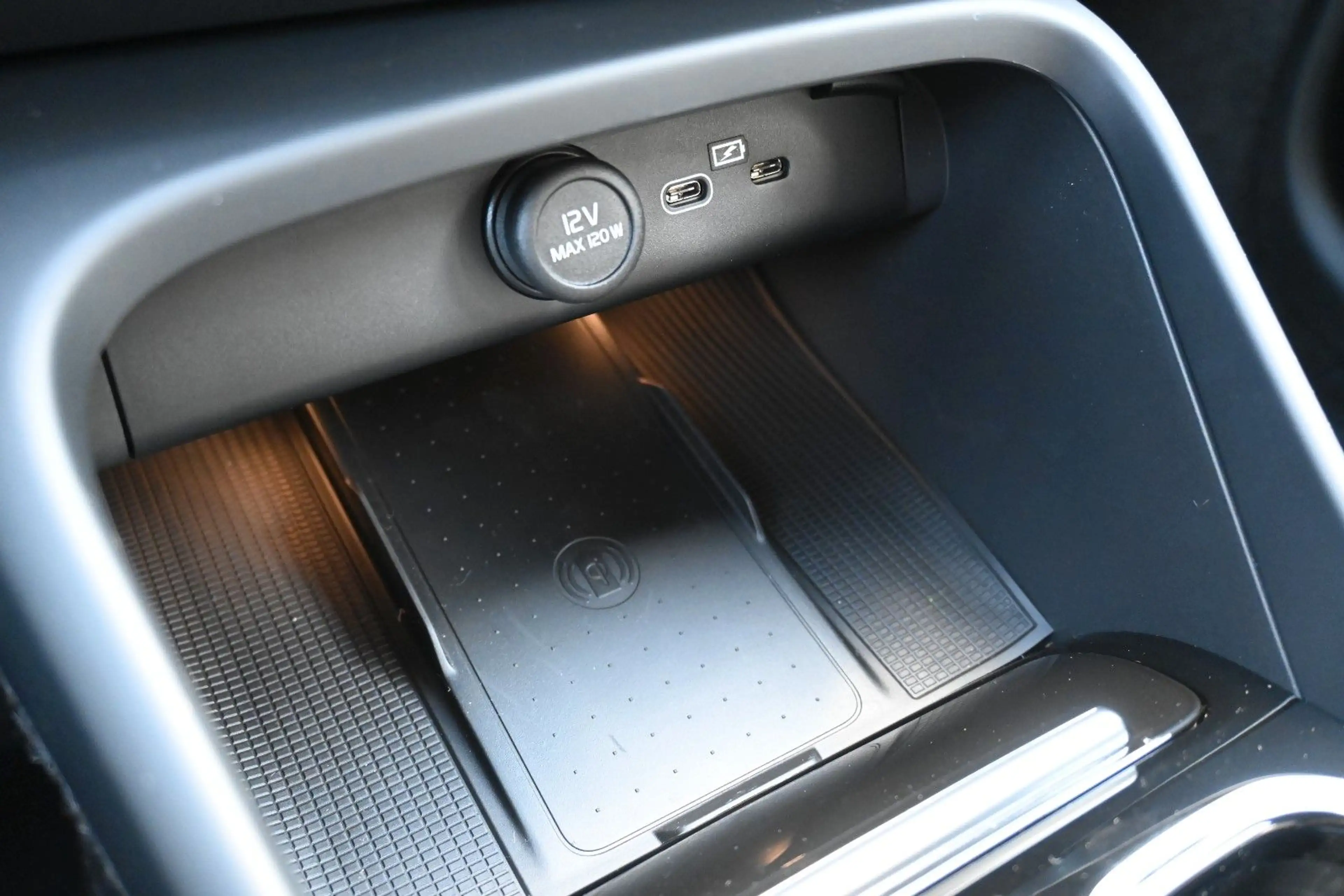 Volvo XC40 B3 DKG Plus Dark*Pixel*FSHZG*360°*ACC*AHK — photo 24