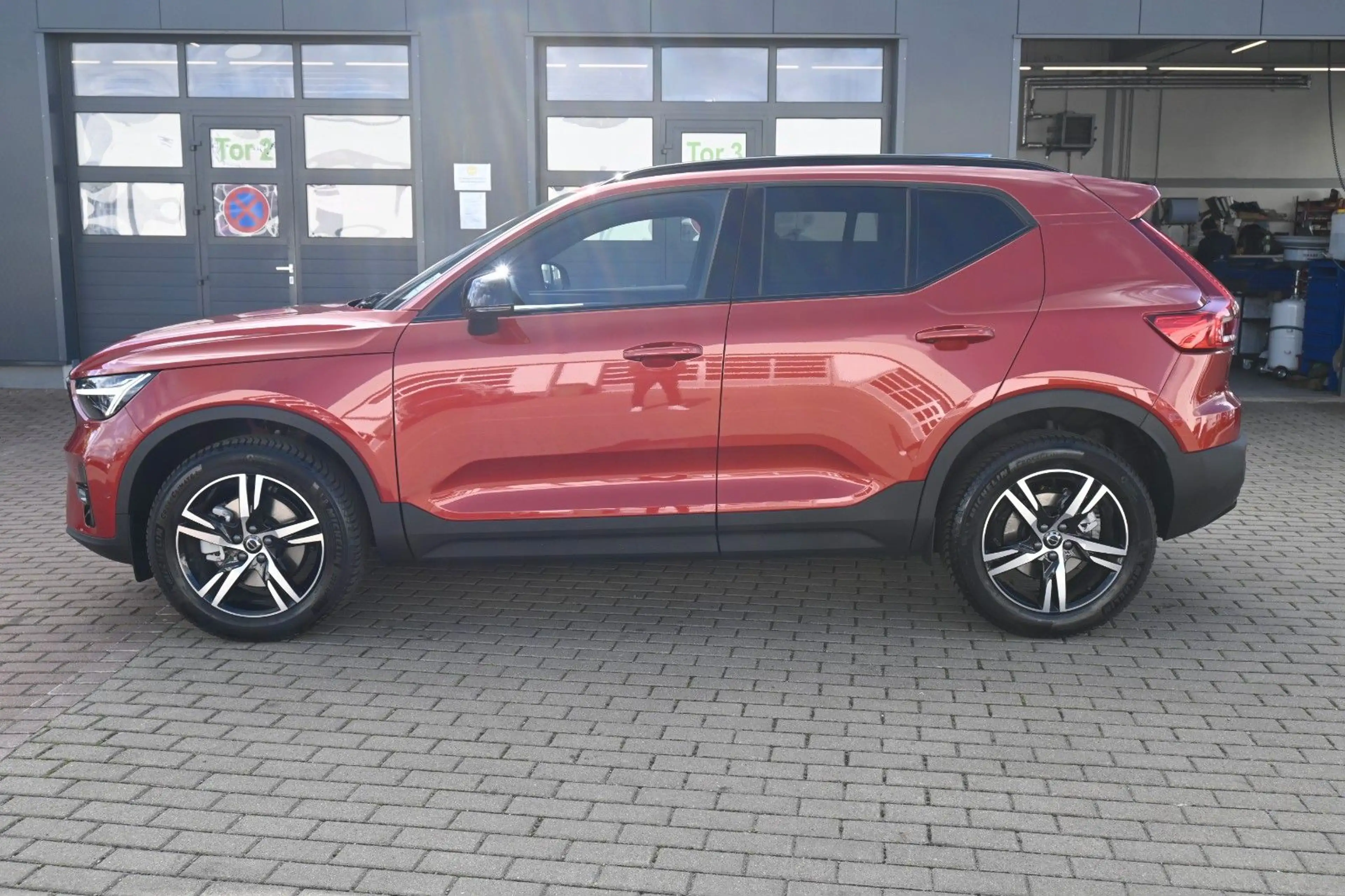 Volvo XC40 B3 DKG Plus Dark*Pixel*FSHZG*360°*ACC*AHK — photo 2