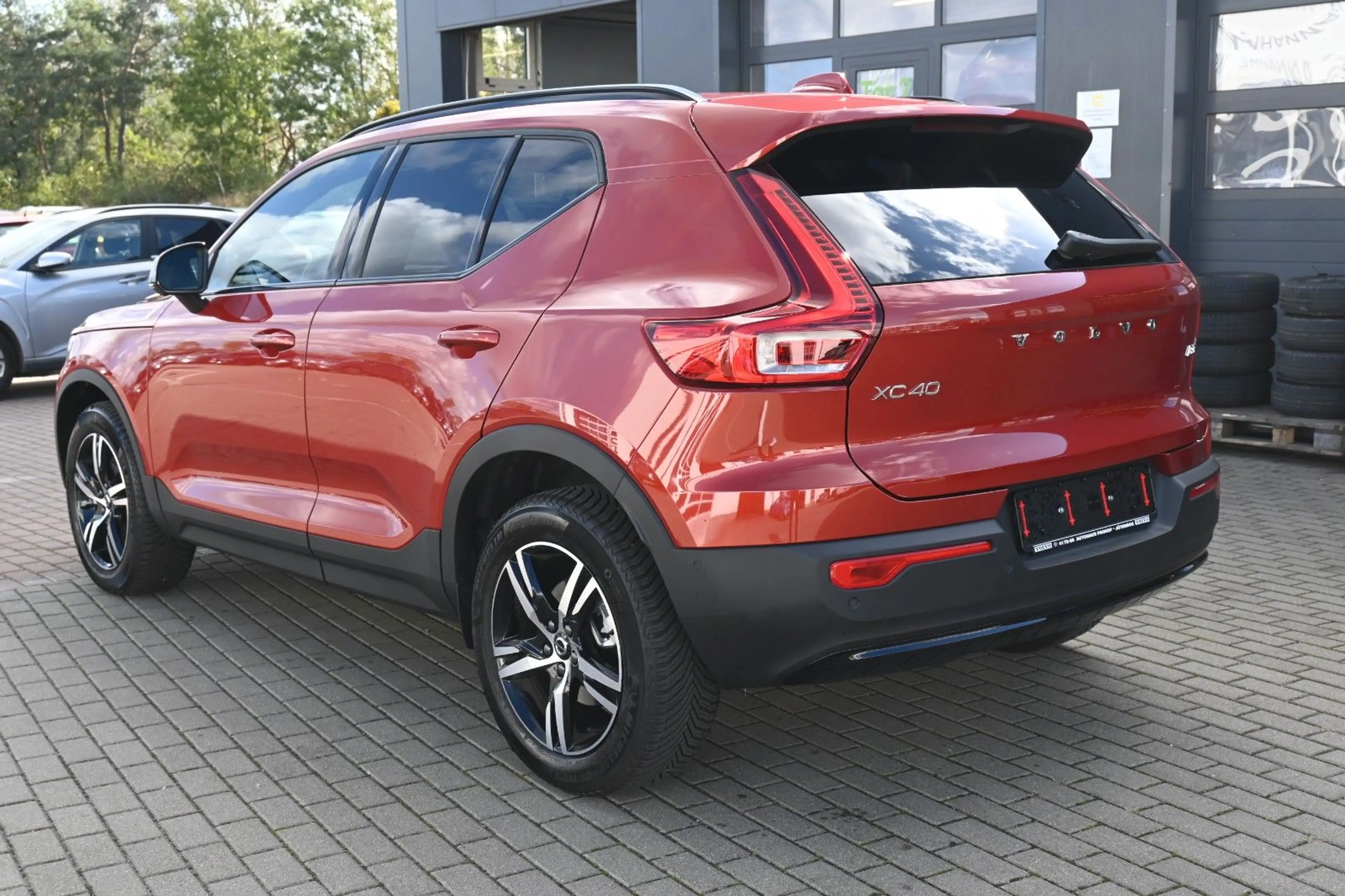 Volvo XC40 B3 DKG Plus Dark*Pixel*FSHZG*360°*ACC*AHK — photo 3