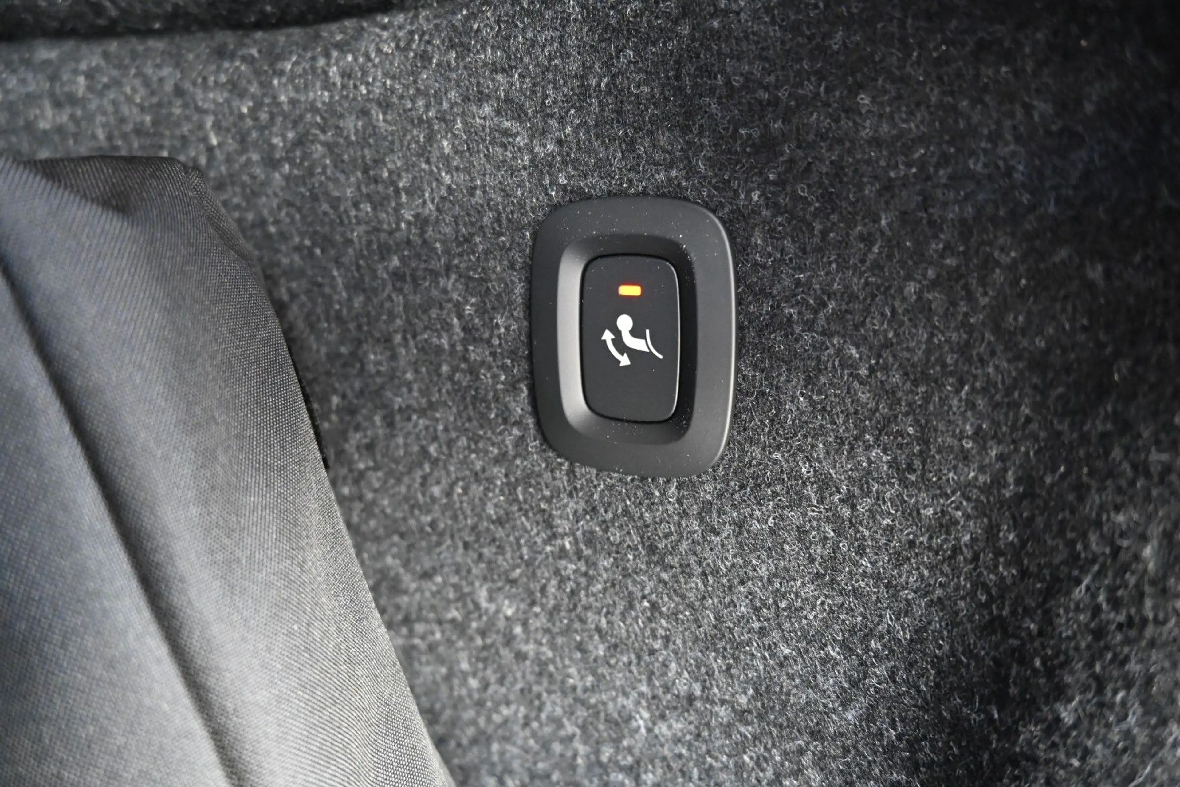 Volvo XC40 B3 DKG Plus Dark*Pixel*FSHZG*360°*ACC*AHK — photo 17