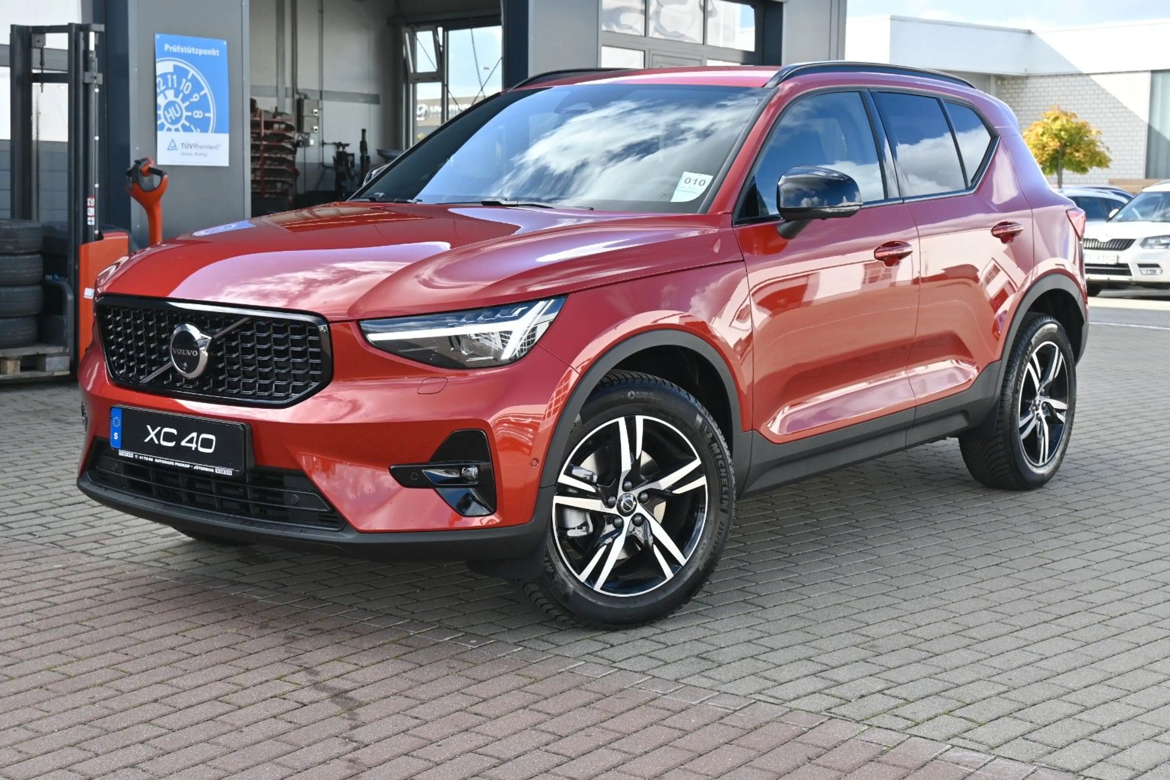 Volvo XC40 B3 DKG Plus Dark*Pixel*FSHZG*360°*ACC*AHK