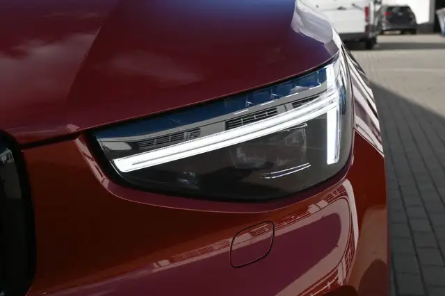 Volvo XC40 view 10