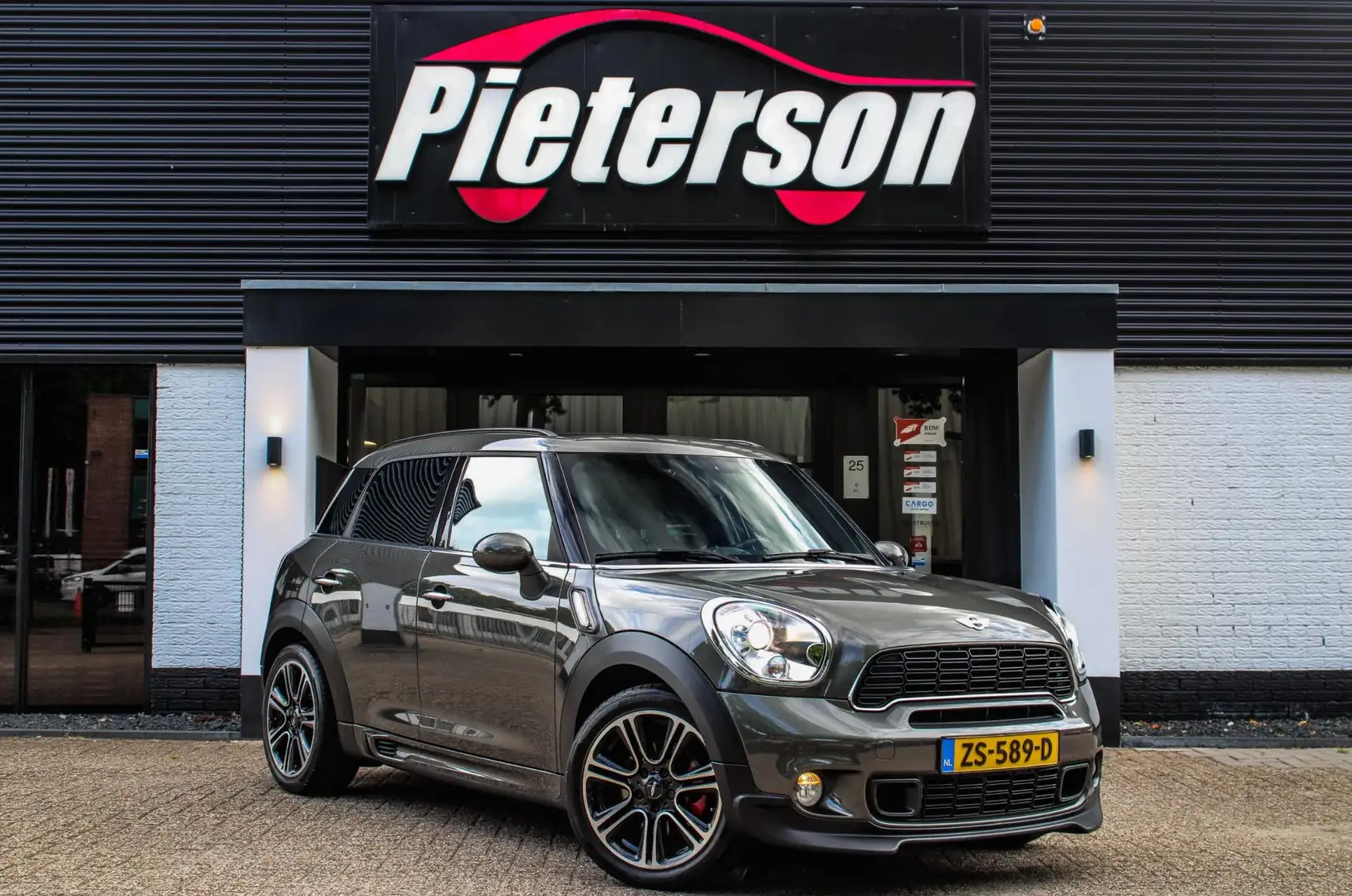 MINI John Cooper Works Countryman 1.6 ALL4 Chili XENON LEDER siva - 1
