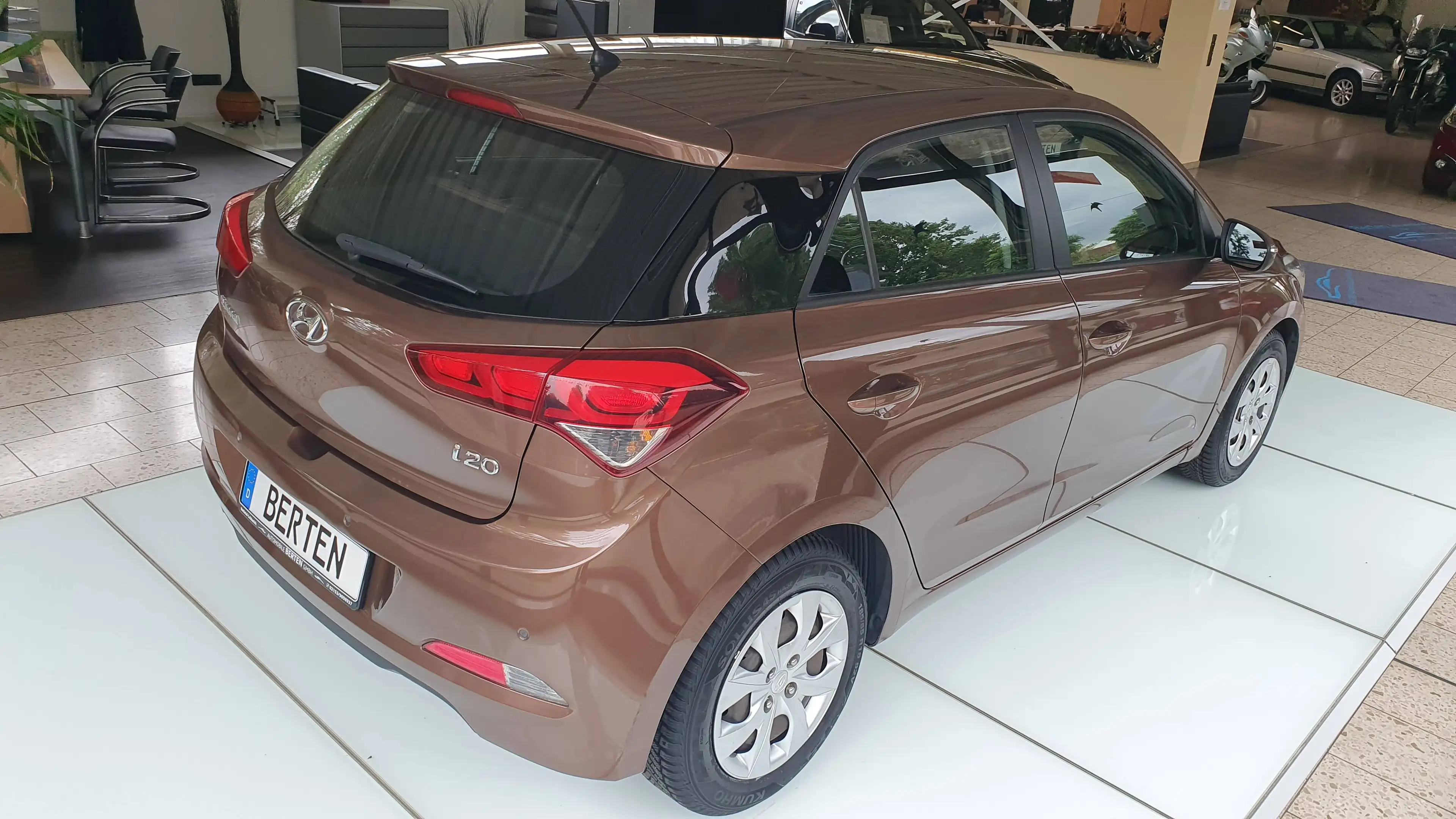 Hyundai i20 Trend, Automatikgetriebe, SHZ, PDC hinten, ect.... — photo 4