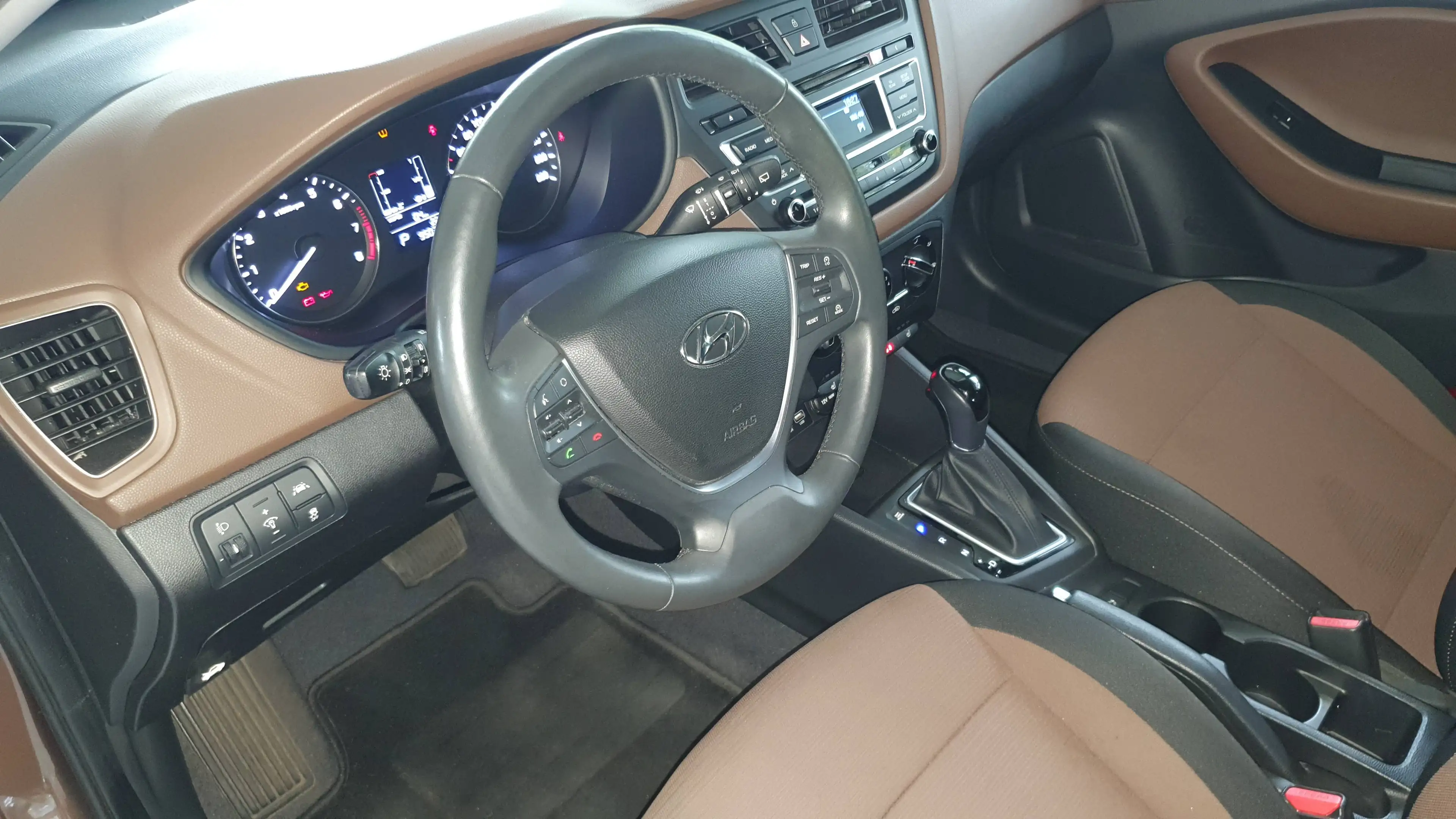 Hyundai i20 Trend, Automatikgetriebe, SHZ, PDC hinten, ect.... — photo 9