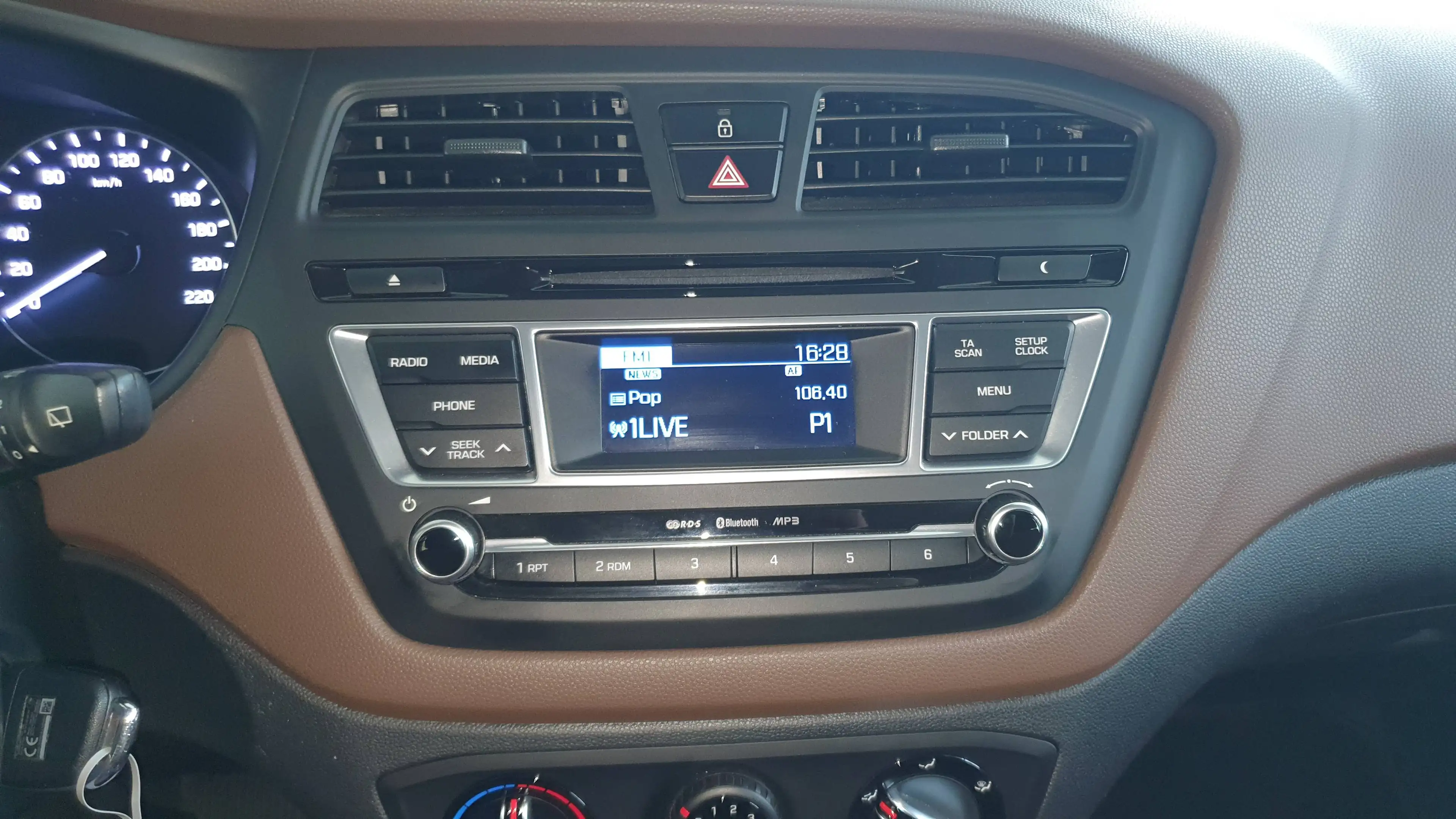 Hyundai i20 Trend, Automatikgetriebe, SHZ, PDC hinten, ect.... — photo 15