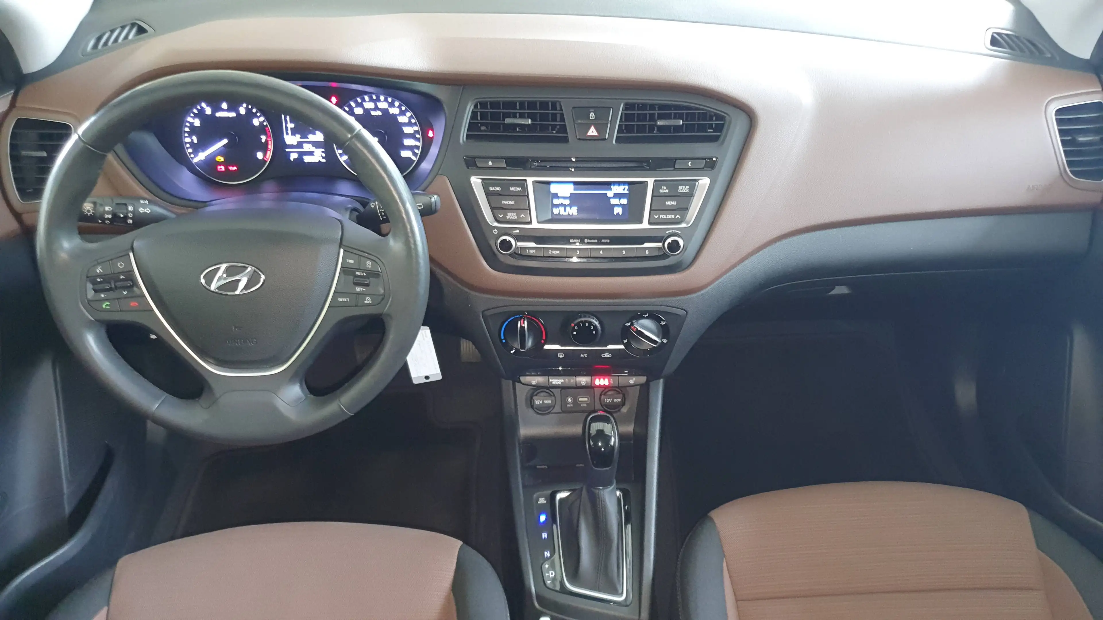 Hyundai i20 Trend, Automatikgetriebe, SHZ, PDC hinten, ect.... — photo 11