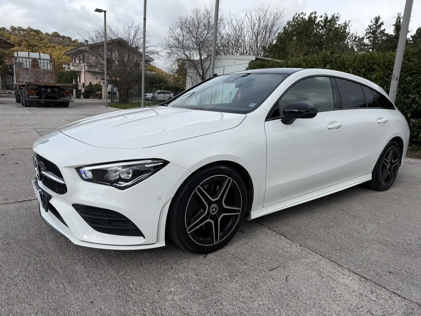Mercedes-Benz CLA 200 CLA Sh.Brake - X118 Shooting Brake d Premium auto Bianco - 1