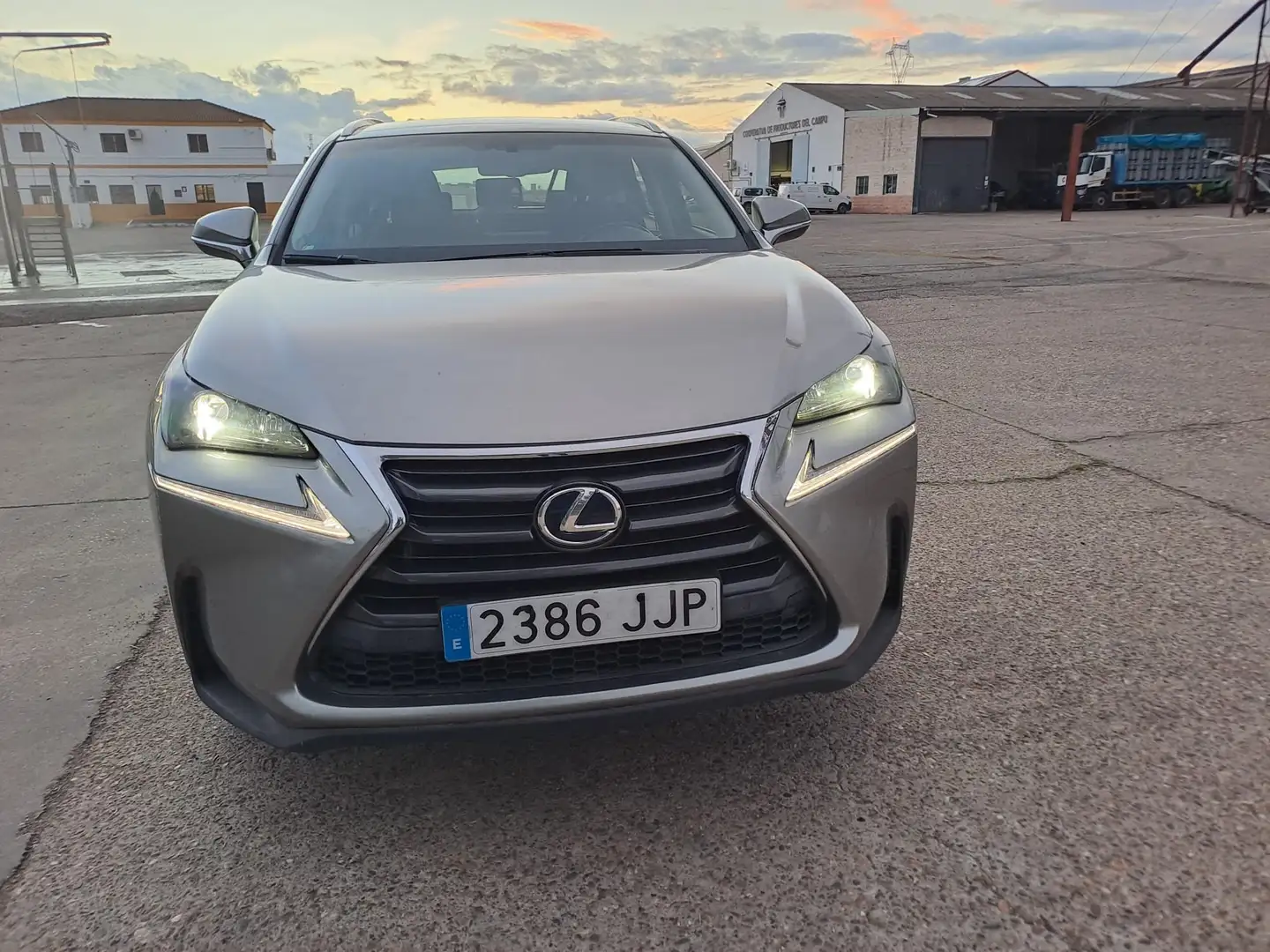 Lexus NX 300h NX 300h Corporate 2WD +Navibox Corporate + Navibox - 2
