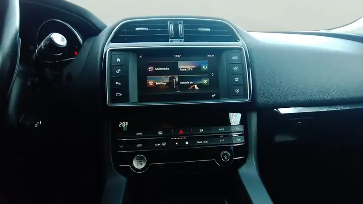 Jaguar F-Pace 2017, foto 10