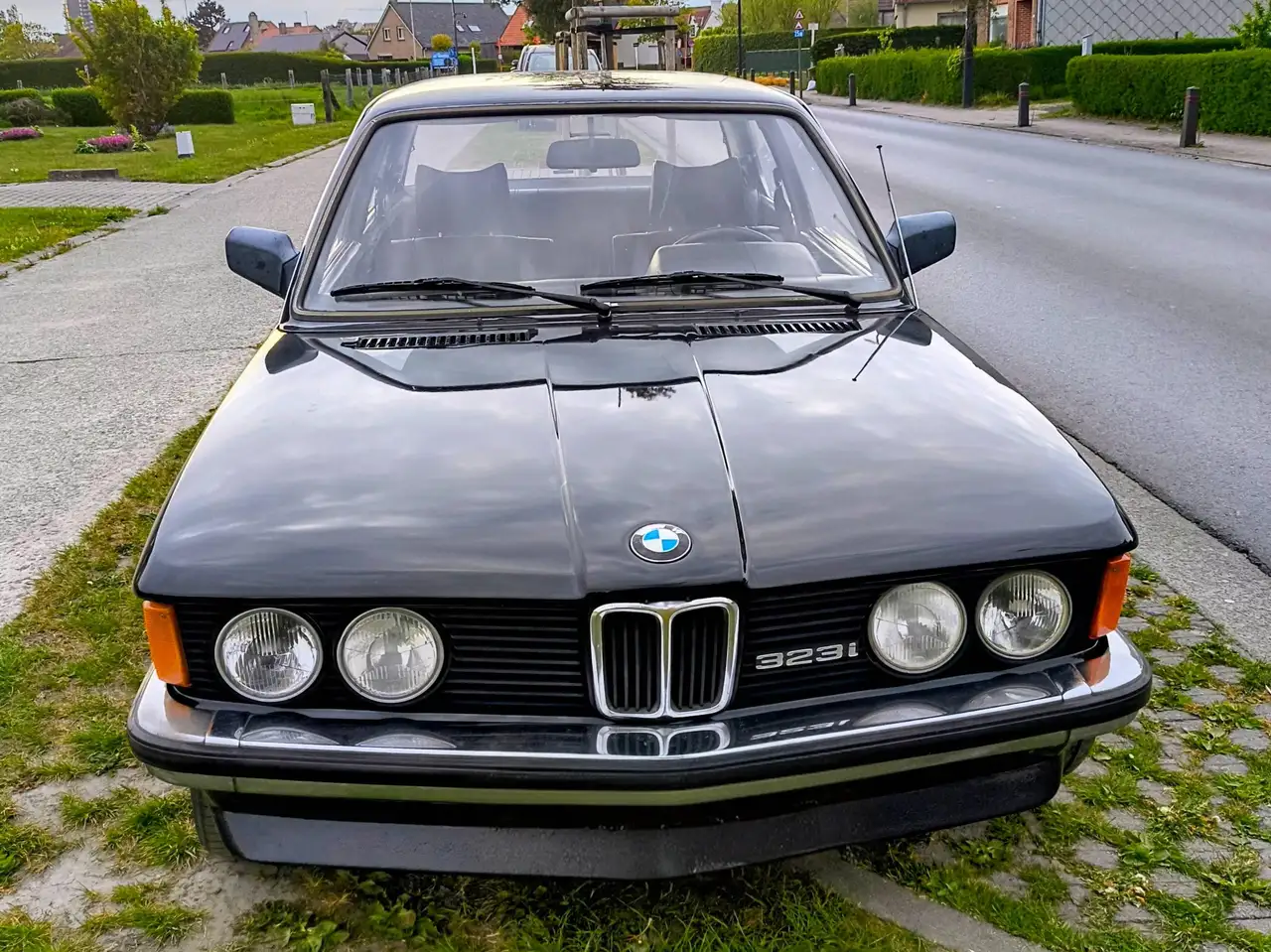BMW 323, foto 2